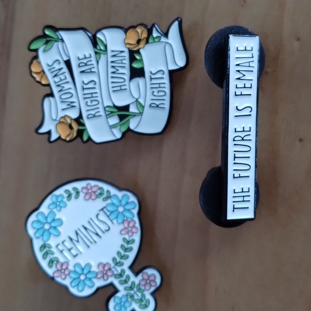 5 Woman's Rights pins - Picture 2 of 3